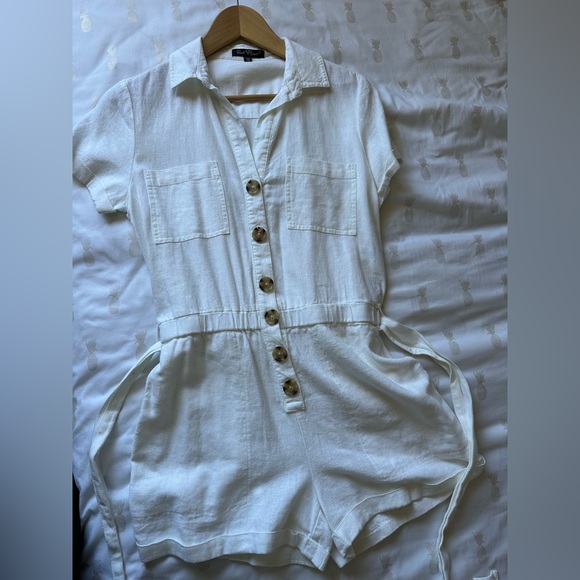 White button down rompers with ribbon, size small - Picture 4 of 5